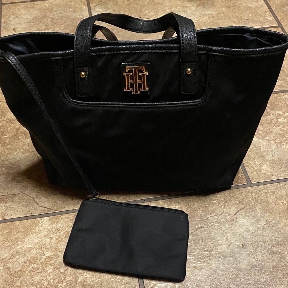 Tommy Hilfiger Black Tote with Gold Logo Preppy Streetwear Practical Sleek